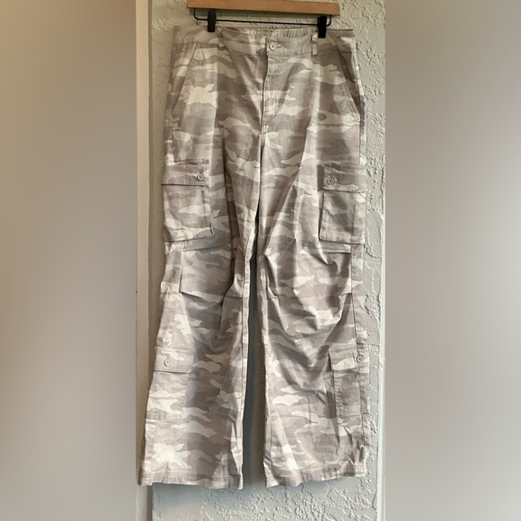 Wild Fable Light Gray Camouflage Cargo Pants - Picture 1 of 10
